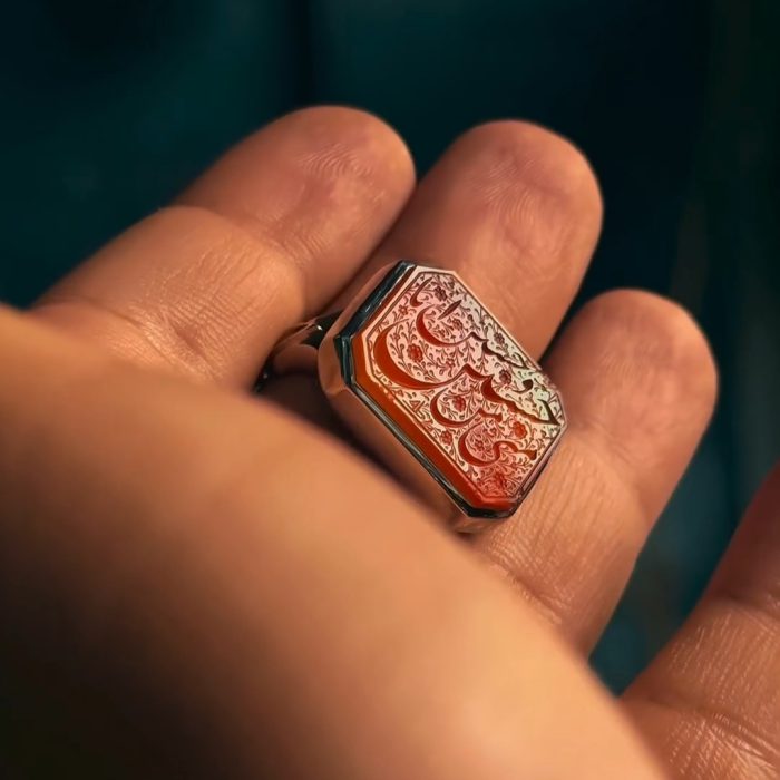 انگشتر حسین منی و انا من حسین - Image 3